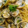 Spaghete cu scoici si vin alb