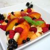 Salata de fructe cu serbet lamaie si busuioc