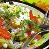 Salata de paste colorate cu sunca si cascaval