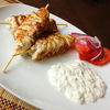Souvlaki de pui cu tzatziki