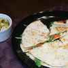 Quesadilla cu pui si salsa de ananas