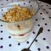 Sunday breakfast: Parfait de iaurt cu ovaz si gem de capsuni