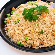 Salata cu orez, mazare, porumb si ciuperci