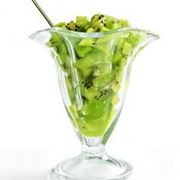 Salata de kiwi cu fistic si sos de menta