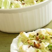 Salata de varza alba cu fistic si castraveti
