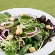 Salata cu plante aromate si crutoane