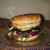 Burger vegetarian cu halloumi si ciuperci pleurotus