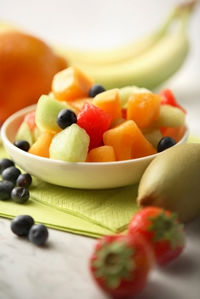 Salata cu fructe si iaurt