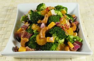 Salata de broccoli si bacon