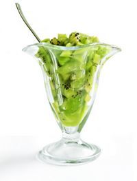 Salata de kiwi cu fistic si sos de menta