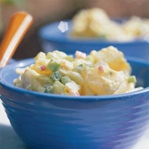 Salata calda de cartofi cu hrean si migdale