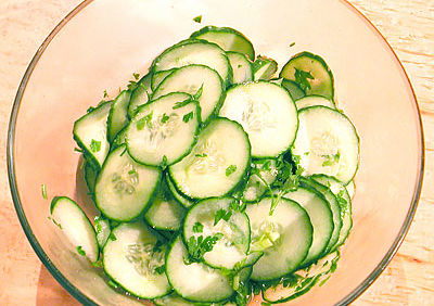 Salată de castraveţi cu mărar