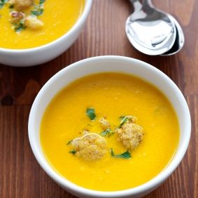 Supă-cremă de conopidă şi curry