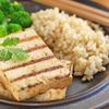 Tofu la gratar cu orez brun si broccoli