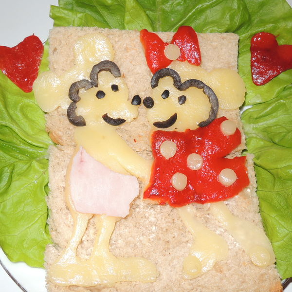 Sandwich Mickey Mouse si Minnie indragostiti