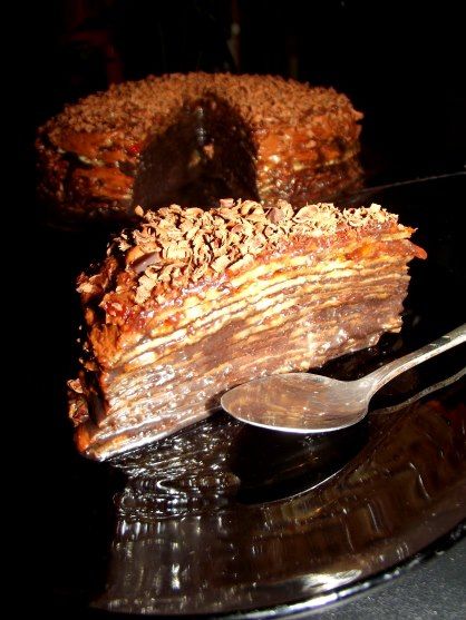 Tort de clatite cu dulceata de gutui si ciocolata