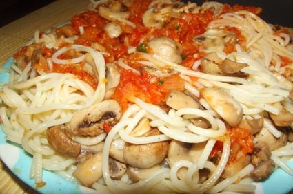 Spaghetti cu ciupercute coapte