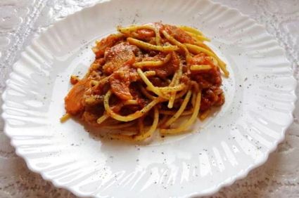 Spaghetti cu sos de legume