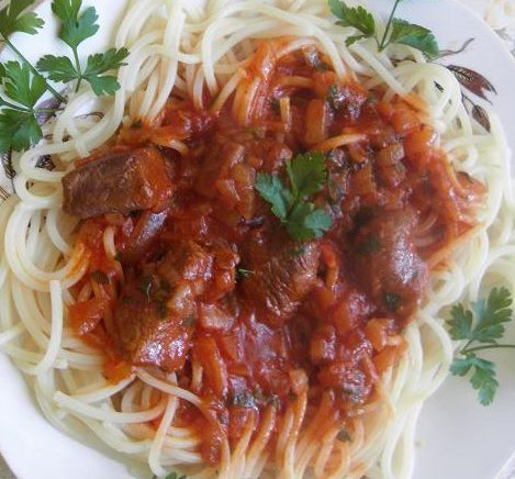 Spaghetti cu ulei de măsline şi sos de usturoi