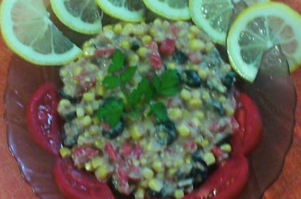 Salata de ton maruntit cu boabe de  porumb si masline
