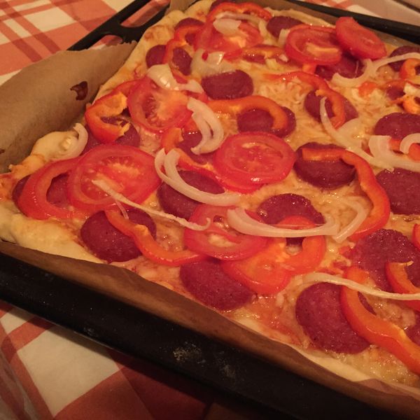 Pizza rapidă, cu ce găsești în frigider