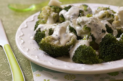 Broccoli cu iaurt şi usturoi