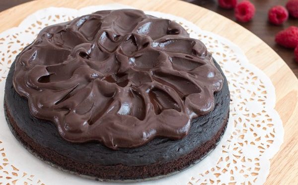 Cel mai simplu tort de ciocolată. O reţetă rapidă
