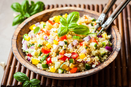 Salată mediteraneană cu quinoa