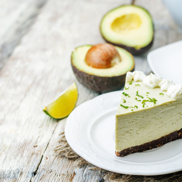 Cheesecake fără coacere cu avocado și lime